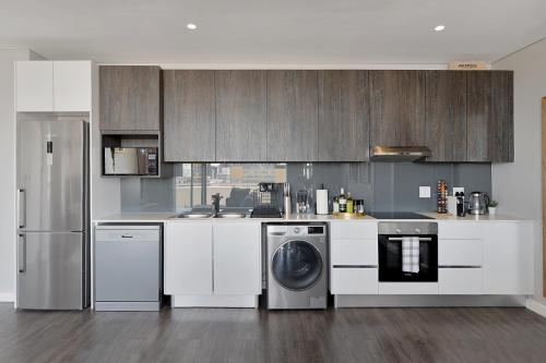 Lyra Chic Urban Apartment living in the heart of Cape Town