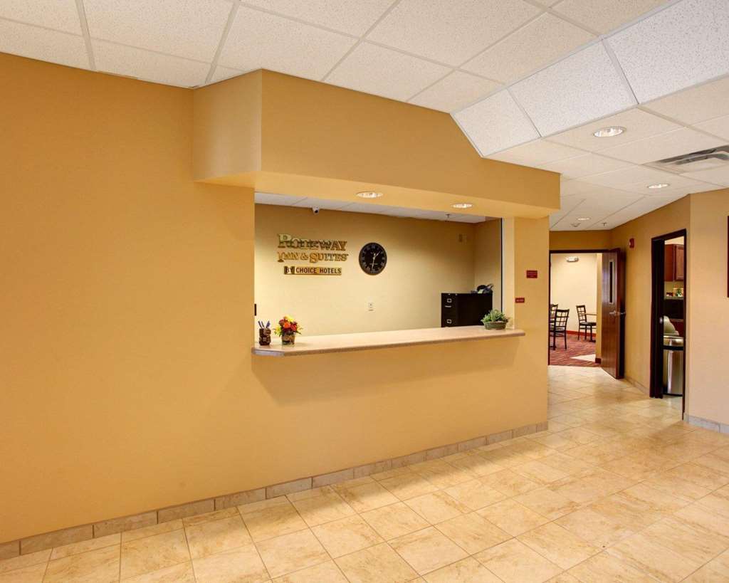 Rodeway Inn & Suites - photo 5