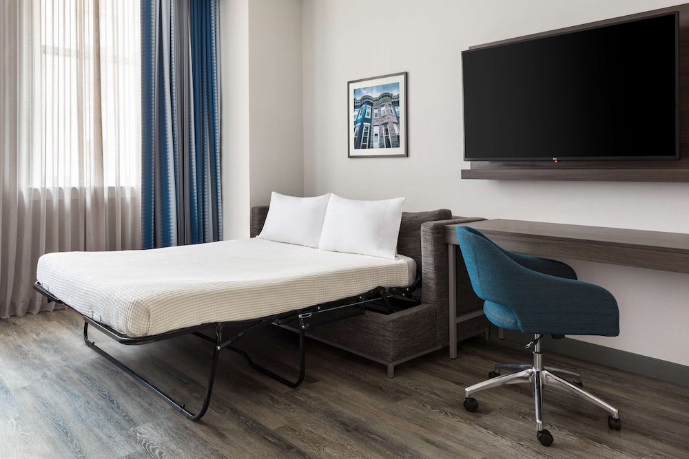 Hampton Inn & Suites Baltimore Inner Harbor - photo 24