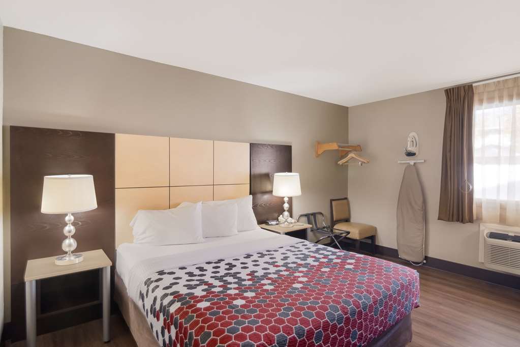 Econo Lodge Grand Forks near University - photo 9