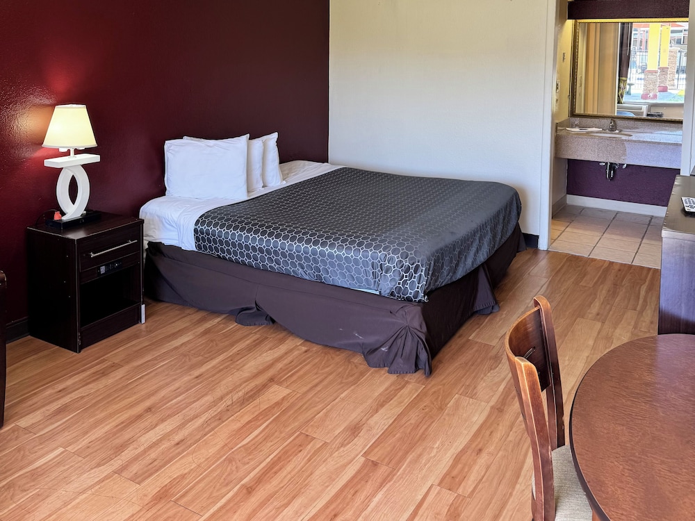 OYO Hotel Phoenix City - photo 18