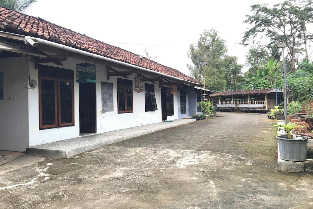 Hotel O Homestay Banyumili Samigaluh — hotel in Kalirejo