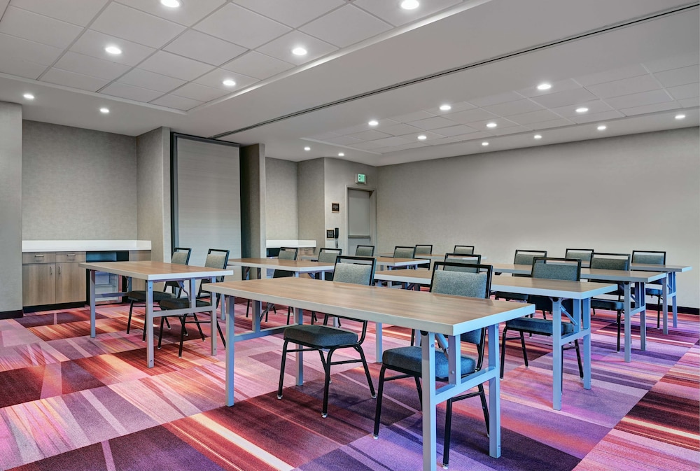 Home2 Suites by Hilton Tracy - photo 41