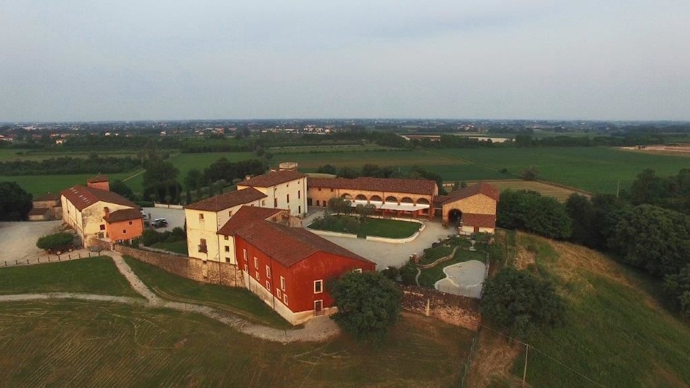 Villa San Biagio — 4-Star Luxury Hotel in Mason Vicentino, Italy