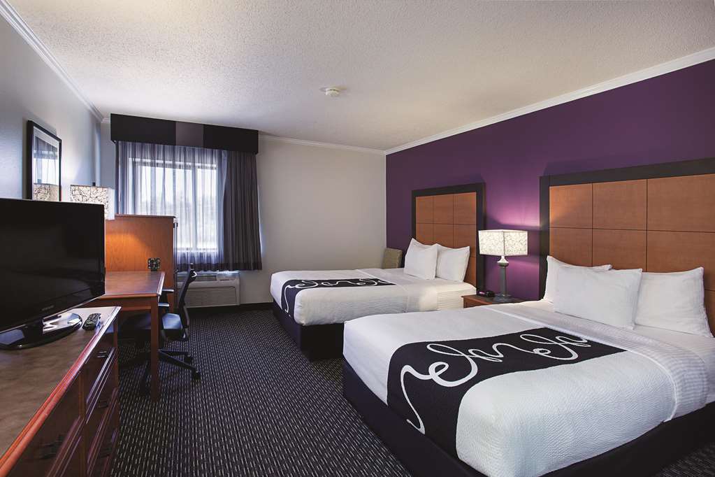 La Quinta Inn & Suites by Wyndham Baton Rouge Siegen Lane - photo 18