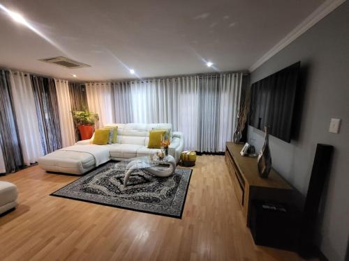 Repa Boutique Guest Lodge — 4-Star Luxury Hotel in Kimberley, South Africa