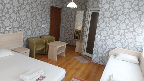 Family Hotel Emaly 1 — Sofia — photo 3