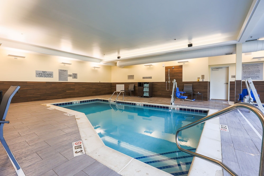 Fairfield Inn & Suites by Marriott Marquette - photo 27