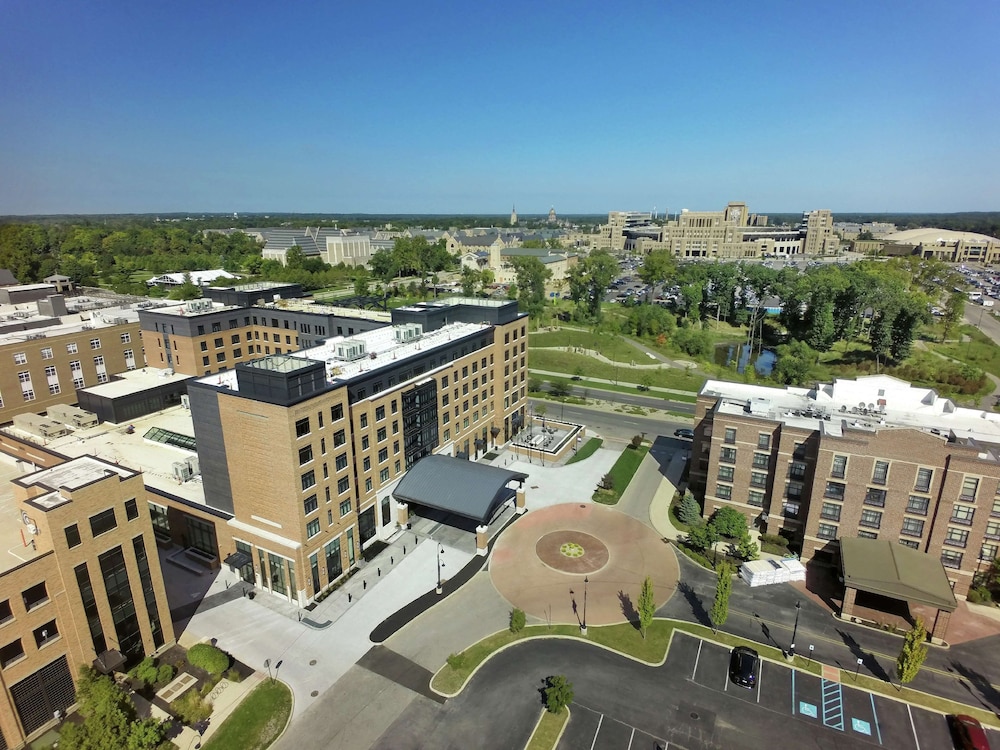 Embassy Suites by Hilton South Bend at Notre Dame - photo 39