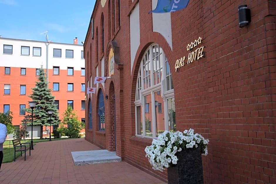Glas Hotel 4 — 4-Star Luxury Hotel in Zary, Poland