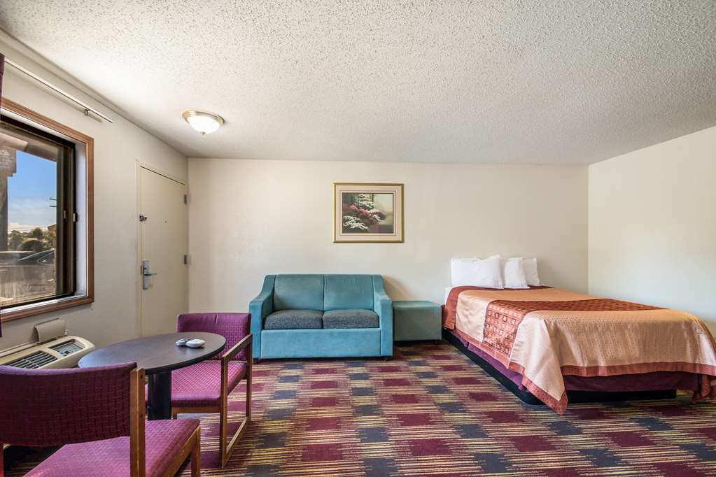 Americas Best Value Inn & Suites Harrisonville - photo 6