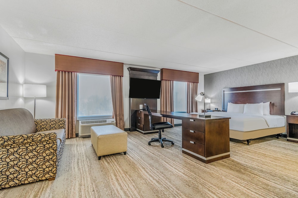 Hampton Inn & Suites Detroit Airport Romulus - photo 12