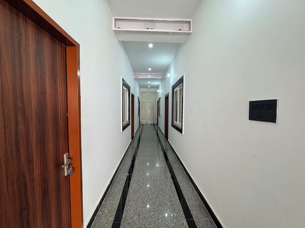 Shri Guru Kripa Dham - last minute hotel in Mathura