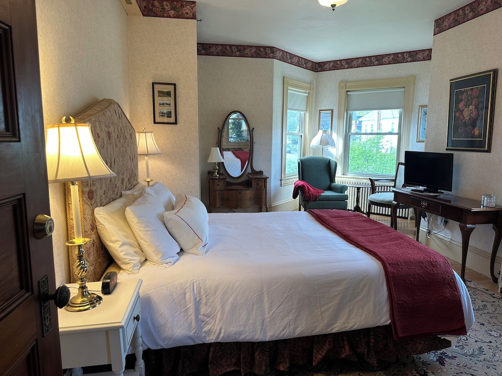 Meredith Inn - photo 2