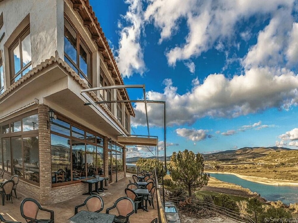 Complejo Rural El Molinillo — 4-Star Luxury Hotel in Arenas Del Rey, Spain