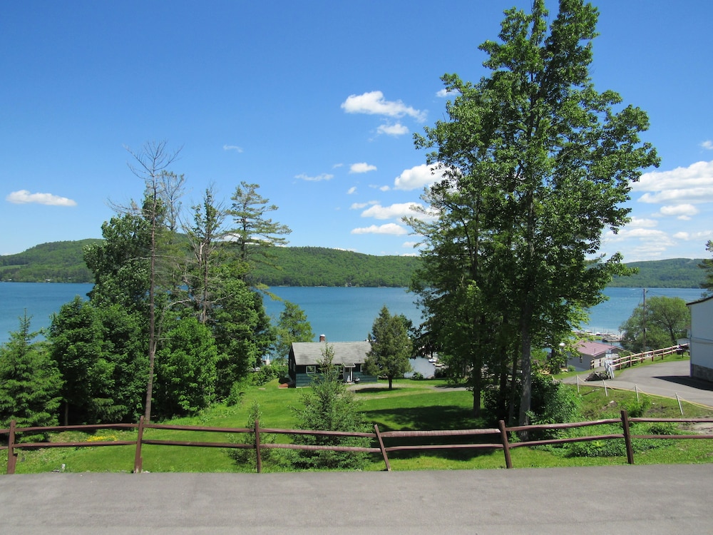 Lake 'N Pines Motel - photo 85