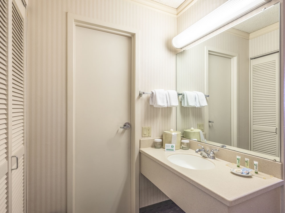 University Place Hotel & Conference Center - photo 18