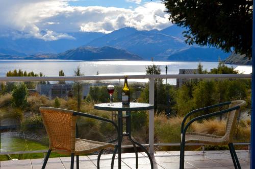 Tawhiri tranquility space and stunning views in paradise in Wanaka, New Zealand