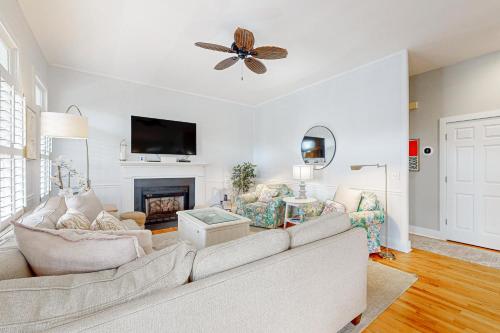 34 Compass Ct - carbon neutral hotel in Unknown City
