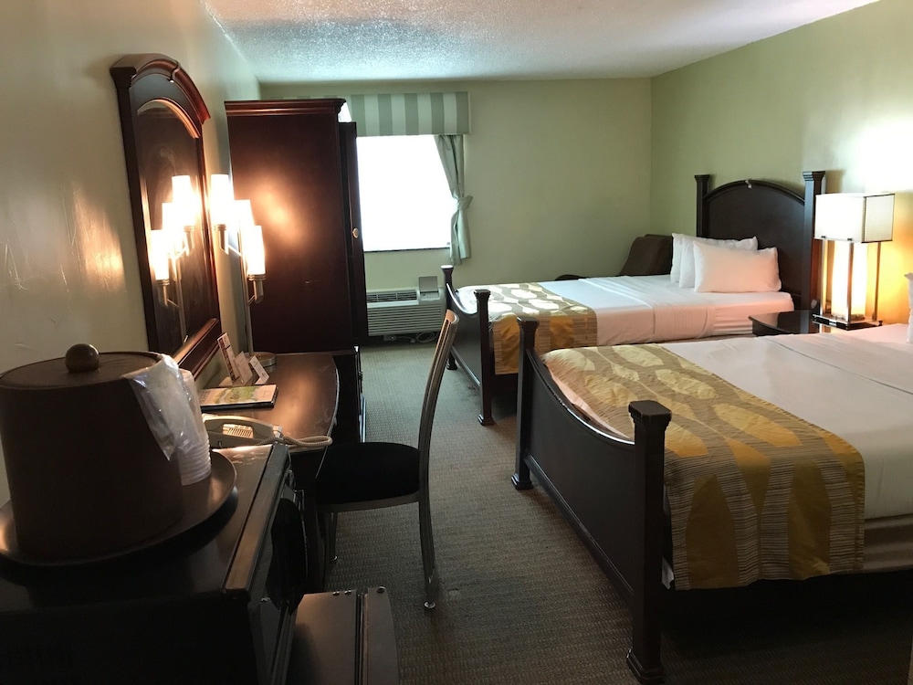 Marvin's Garden Inn - photo 6
