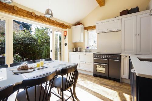 Grooms Lodge Chipping Campden Taswell Retreats — 4-Star Luxury Hotel in Chipping Campden, United Kingdom