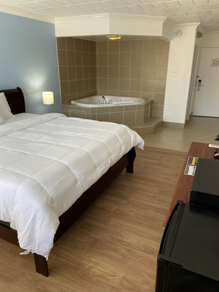 Ramada by Wyndham Butler Tesla Biohealing Resort - photo 17