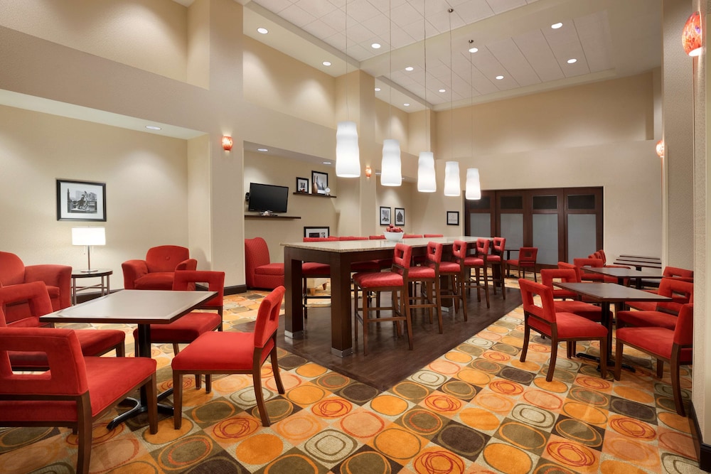 Hampton Inn & Suites Hartford East Hartford - photo 4