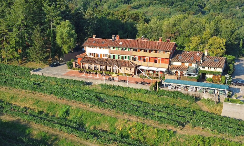 Elliot Osteria e Dormire in Collina — hotel in Manzano