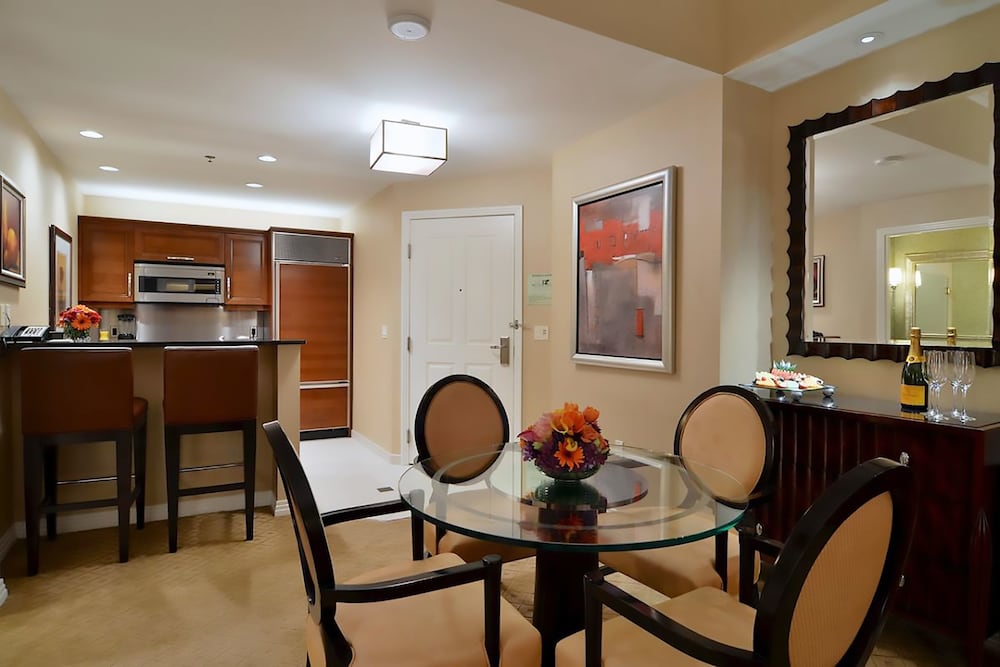 888 One Bedroom Balcony Suite at Signature Condo Hotel - photo 21