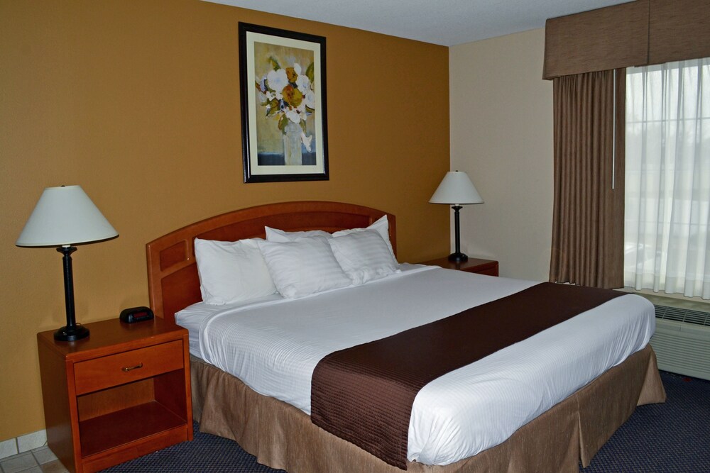 Paola Inn And Suites - photo 8