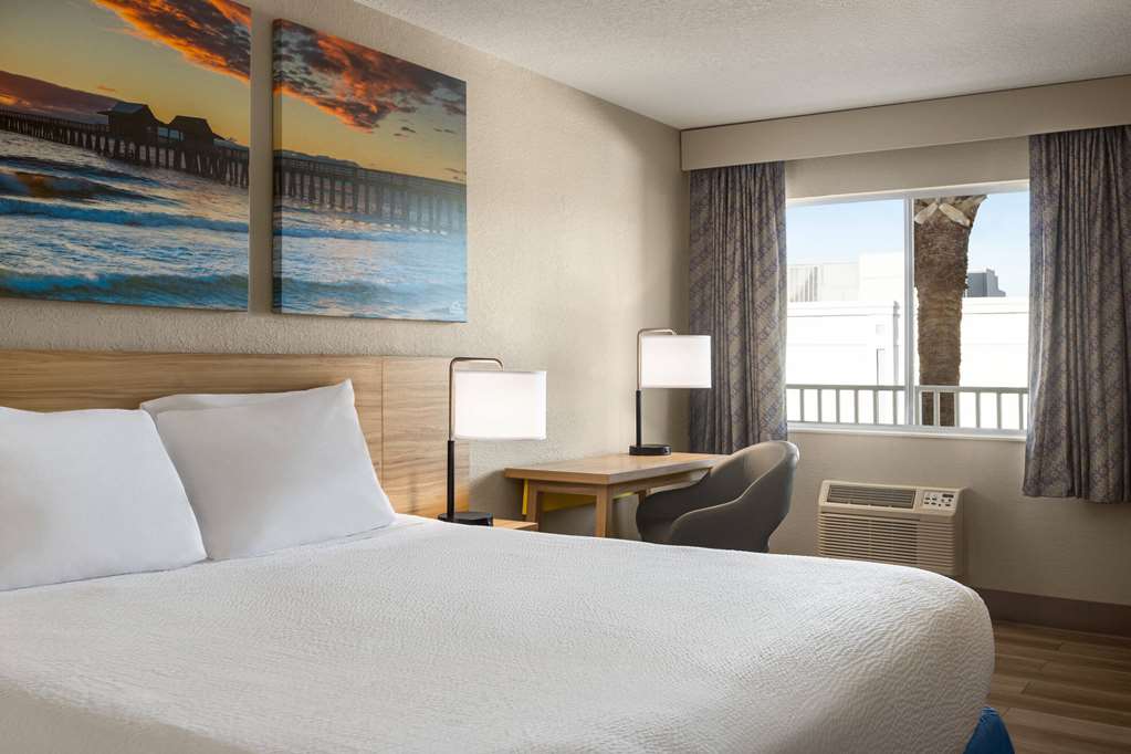 Days Inn by Wyndham Cocoa Beach Port Canaveral - photo 7