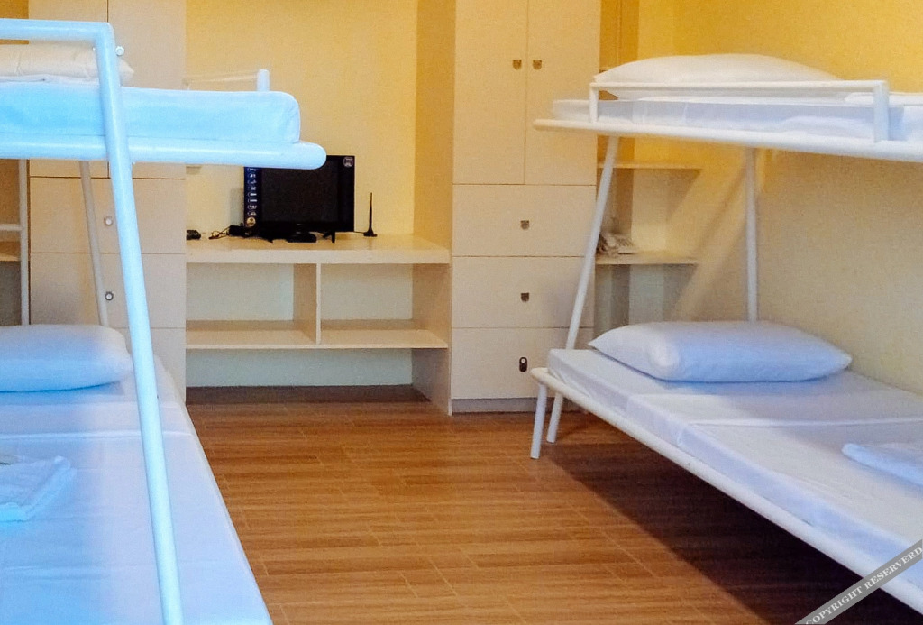 RedDoorz @ Southern Suites Guimaras — hotel in Jordan