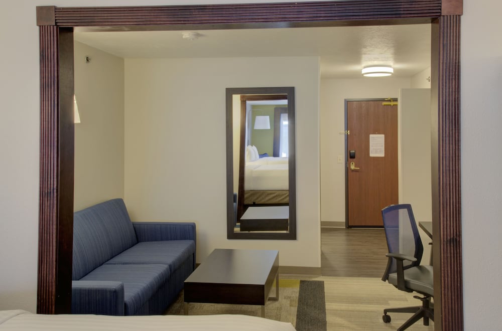 Holiday Inn Express Hotel & Suites Le Mars by IHG - photo 16