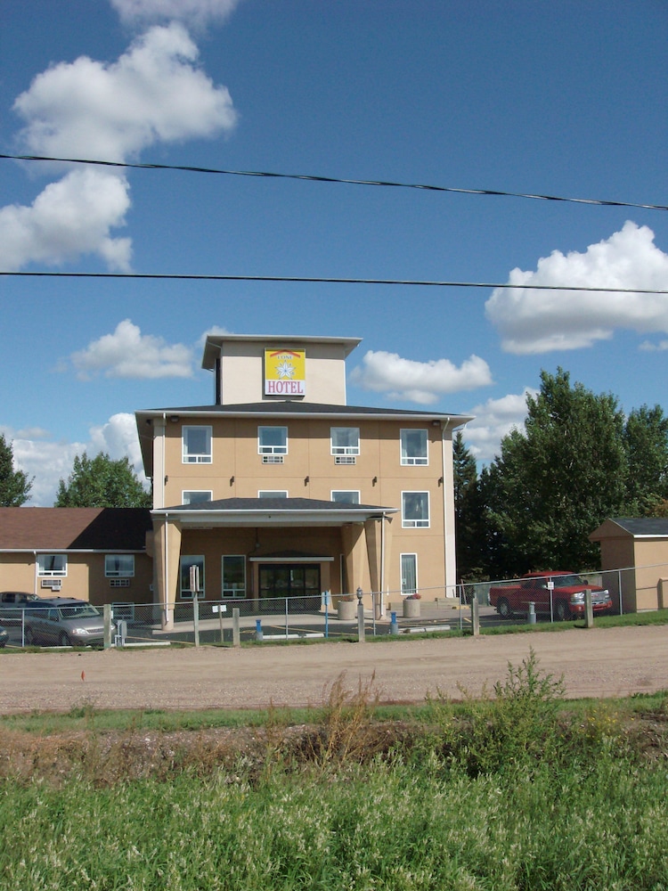 Lone Star Hotel — hotel in North Battleford
