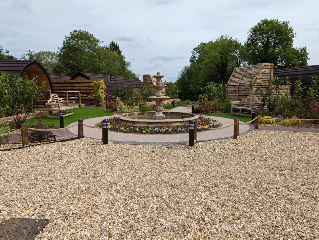 Peacock Lake Glamping — Nottingham — photo 2