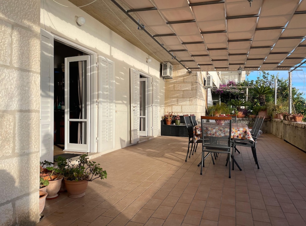 Amorino of Dubrovnik Apartments Studio Apartment with Balcony and Sea View Apartment Lovor — 4-Star Luxury Hotel in Dubrovnik, Croatia