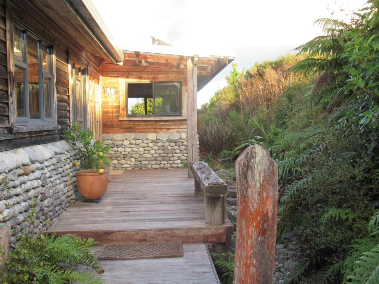 Beaconstone Eco Lodge — 4-Star Luxury Hotel in Westport, New Zealand