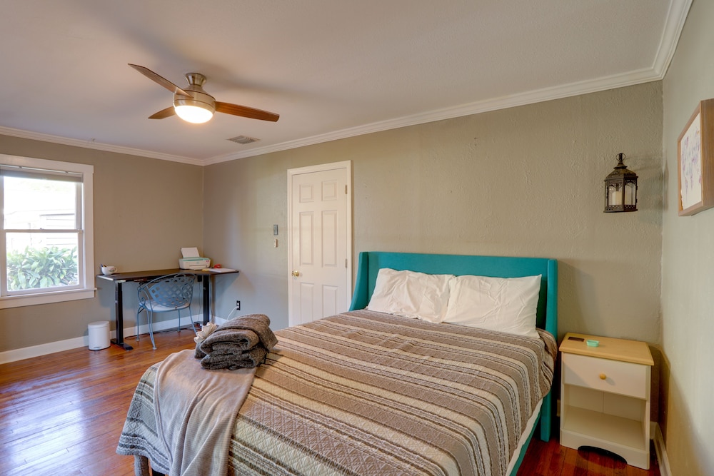 St Petersburg Vacation Rental Home w Pergola - photo 4