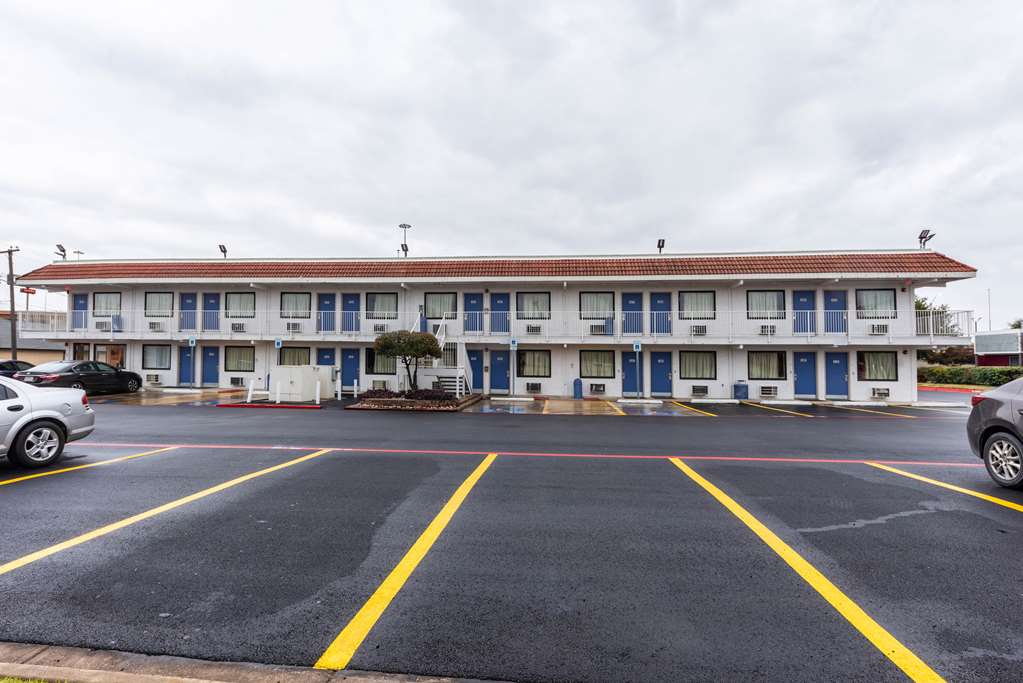 Motel 6 North Richland Hills TX - photo 5