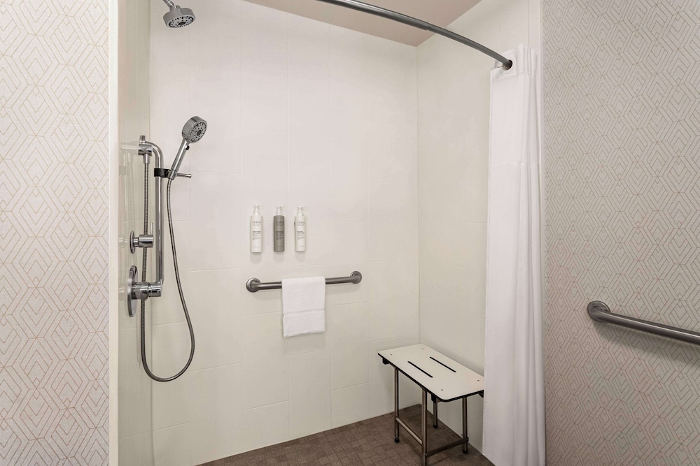 Hampton Inn Columbia Downtown Historic District - photo 19