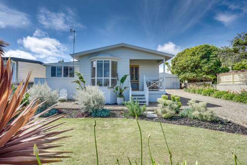 Our Little White House 74 Padman Crescent Middleton — 4-Star Luxury Hotel in Middleton, Australia