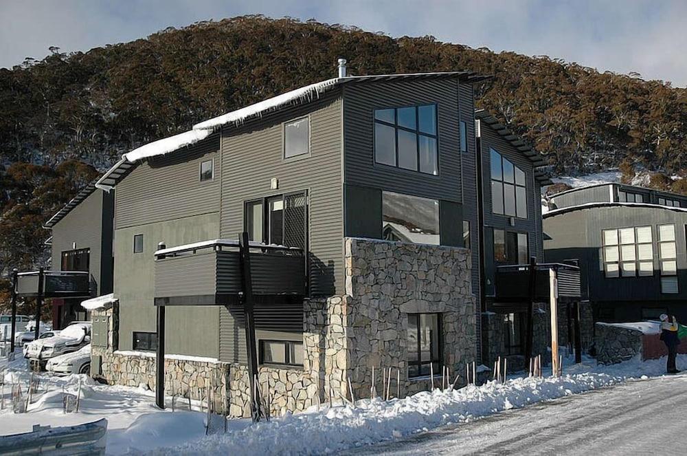 Blues Air 1 — 4-Star Luxury Hotel in Kosciuszko National Park, Australia