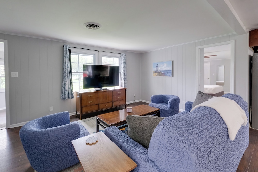 Fish Relax & Enjoy Lake Views: Colonial Beach Gem in Colonial Beach, United States