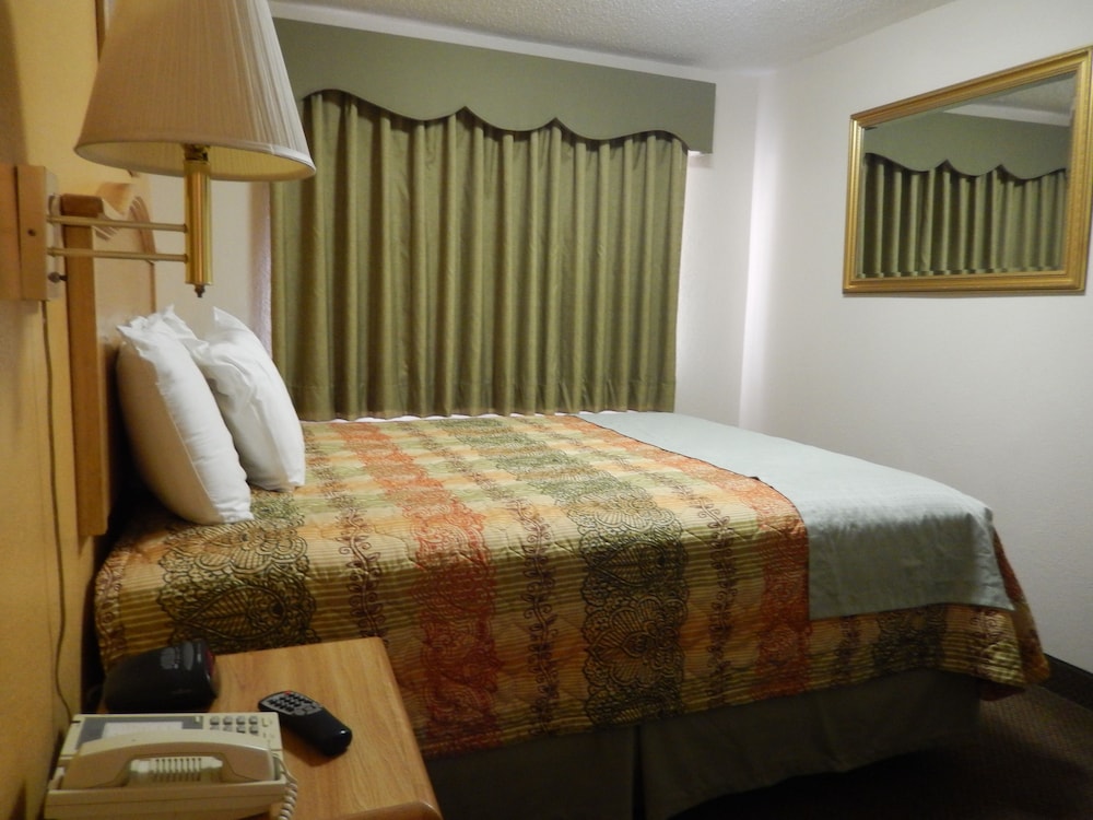 Pearsall Executive Inn - photo 11