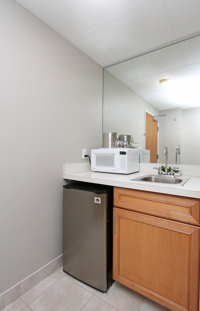 Bay Pointe Inn - photo 20