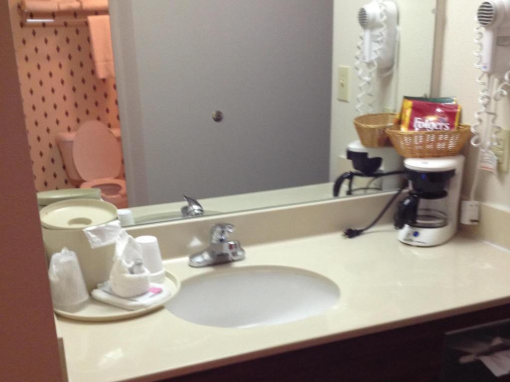 Country Hearth Inn & Suites Willard - photo 21