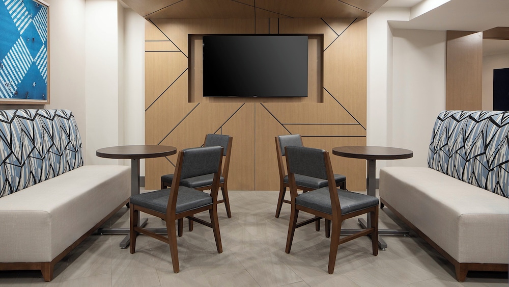 Holiday Inn Express Dallas Medical Market Center by IHG - photo 56