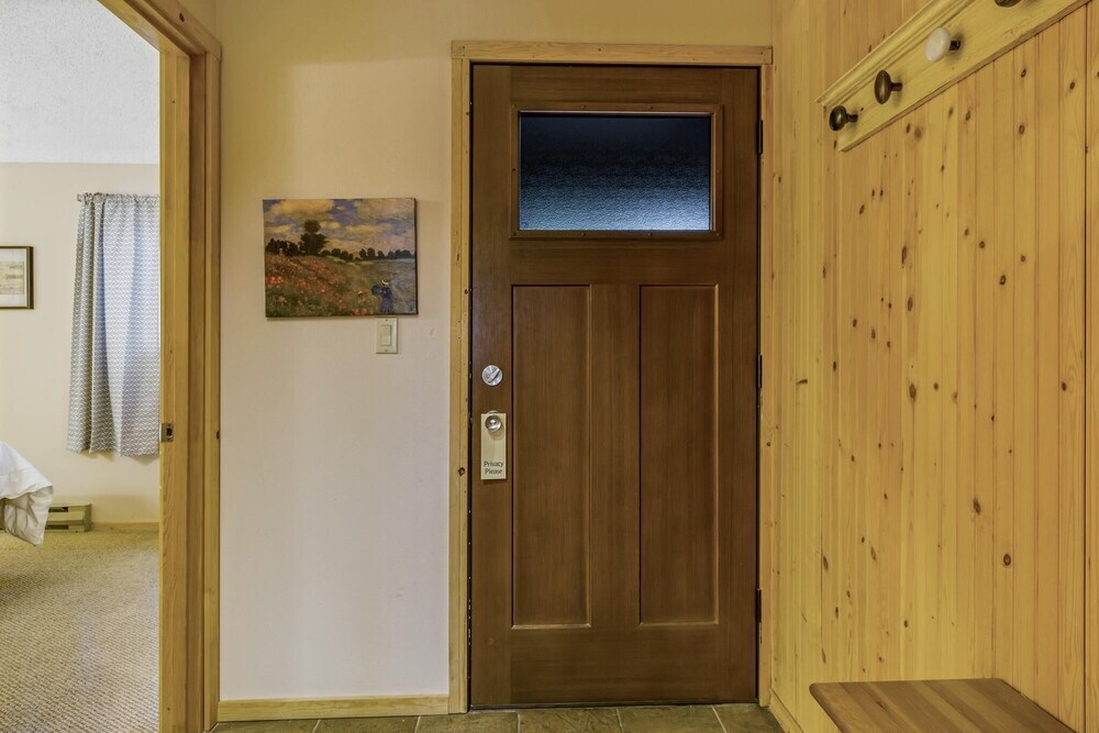 Ski House 234 Meredith Lodging — 4-Star Luxury Hotel in Bend, United States