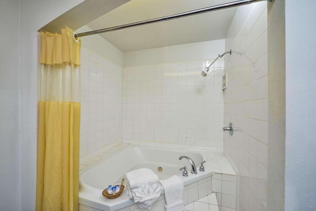Americas Best Value Inn Chico - photo 12