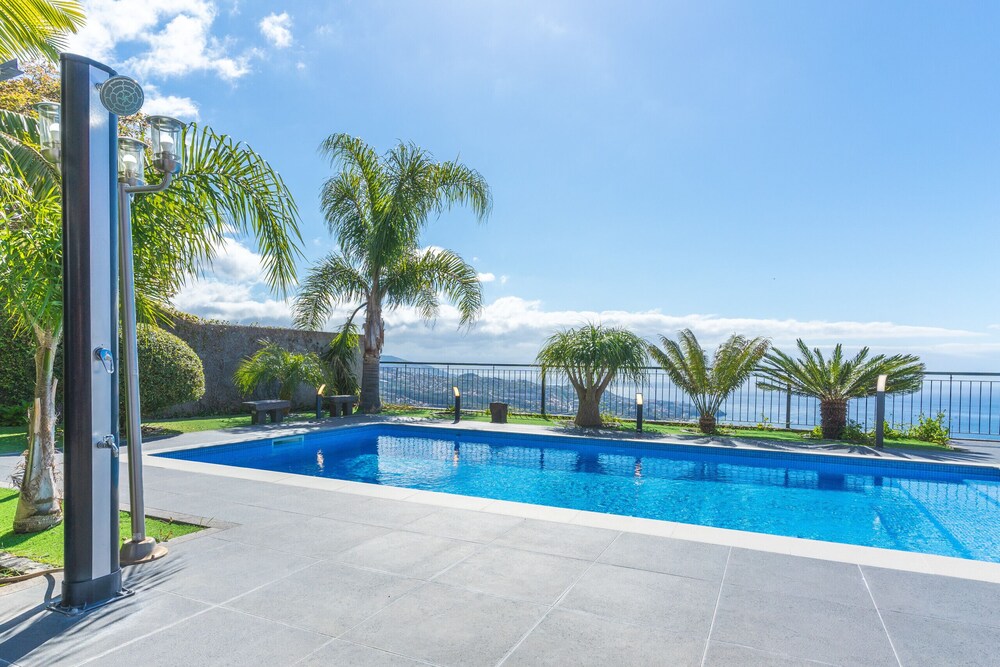 Palm Paradise By Atlantic Holiday — Camara De Lobos